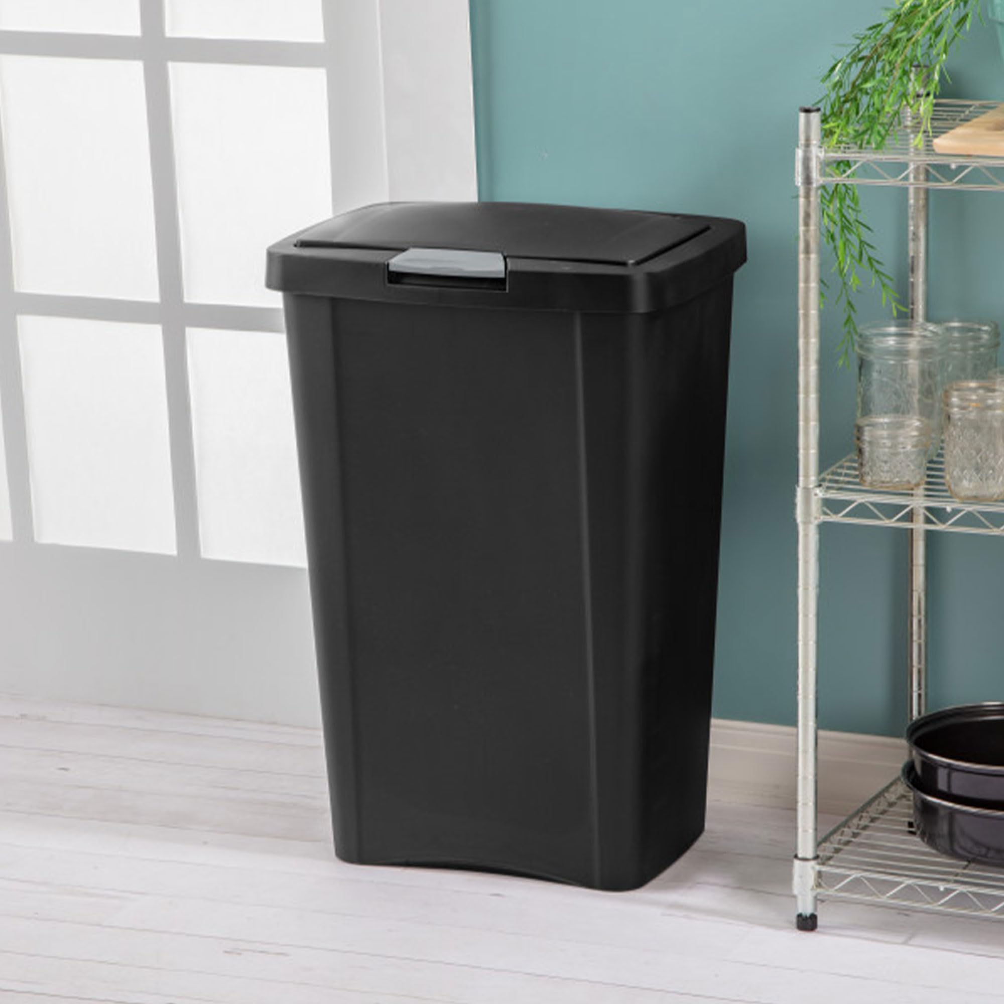 Sterilite Papelera TouchTop™ de 13 galones, con tapa, color negro - Imagen 5